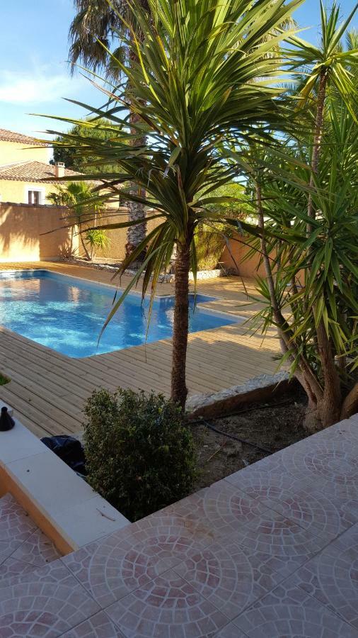 Maison Les Pins Айга-Мортас Екстериор снимка